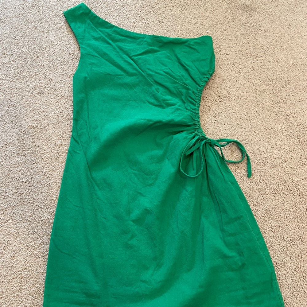 Green One Sleeve Tied Side Detail